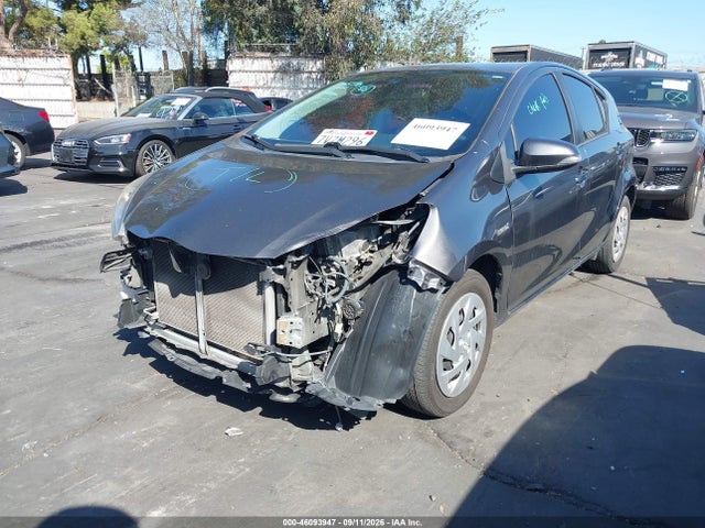 JTDKDTB3XG1590539 Toyota Prius C One