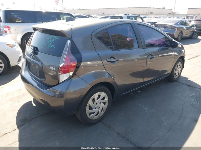 JTDKDTB3XG1590539 Toyota Prius C One
