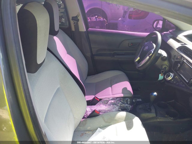 JTDKDTB3XG1590539 Toyota Prius C One