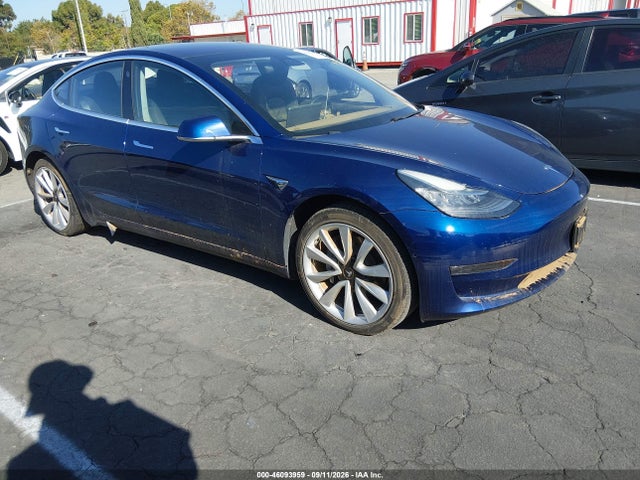 46093959 :رقم المزاد ، 5YJ3E1EA3JF018209 vin ، 2018 Tesla Model 3 Long Range/mid Range مزاد بيع