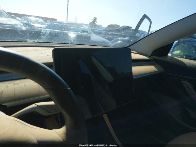 46093959 :رقم المزاد ، 5YJ3E1EA3JF018209 vin ، 2018 Tesla Model 3 Long Range/mid Range مزاد بيع