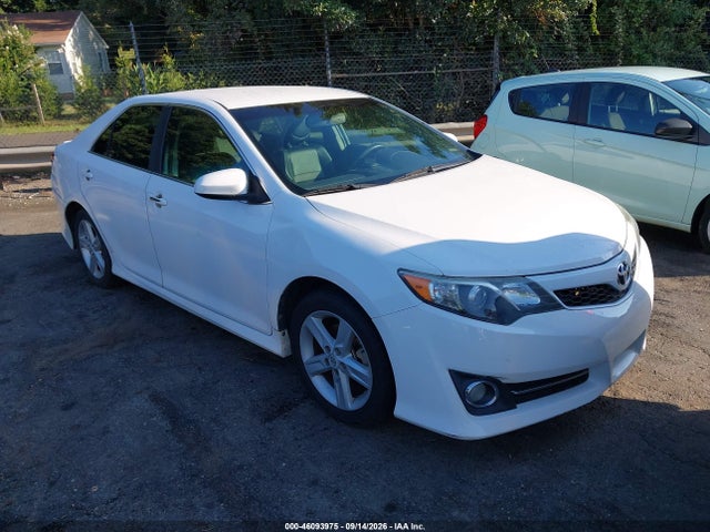 46093975 :رقم المزاد ، 4T1BF1FK8CU164983 vin ، 2012 Toyota Camry Se مزاد بيع