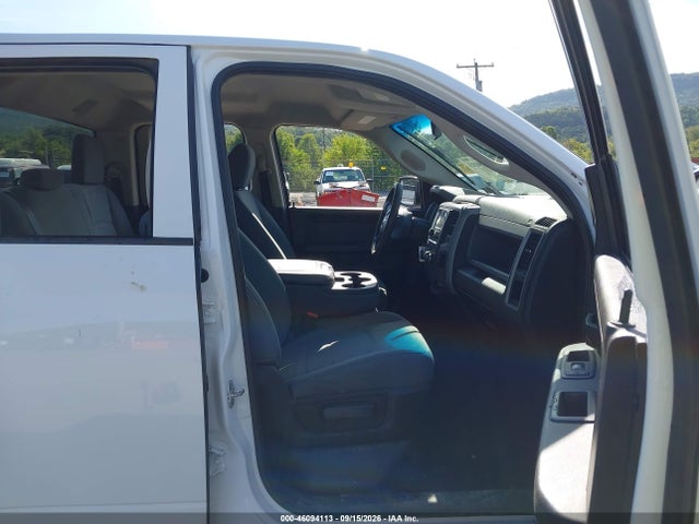 46094113 :رقم المزاد ، 1C6RR7FM8FS635956 vin ، 2015 Ram 1500 St مزاد بيع