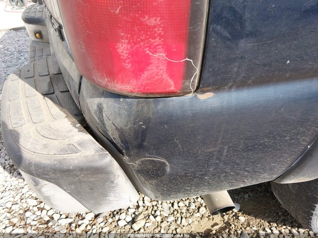 2005 Chevrolet Tahoe Ls მანქანა იყიდება აუქციონზე, vin: 1GNEK13T85R204440, აუქციონის ნომერი: 46094301
