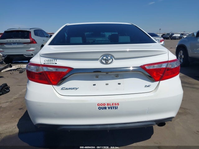 46094304 :رقم المزاد ، 4T1BF1FK2FU041426 vin ، 2015 Toyota Camry Se مزاد بيع