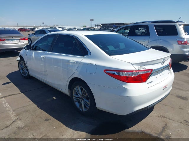 46094304 :رقم المزاد ، 4T1BF1FK2FU041426 vin ، 2015 Toyota Camry Se مزاد بيع