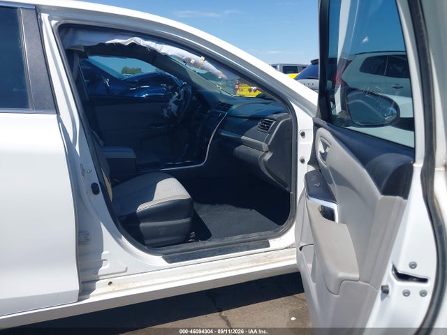 46094304 :رقم المزاد ، 4T1BF1FK2FU041426 vin ، 2015 Toyota Camry Se مزاد بيع