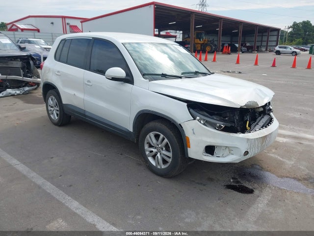 46094371 :رقم المزاد ، WVGAV3AX7EW555465 vin ، 2014 Volkswagen Tiguan S مزاد بيع