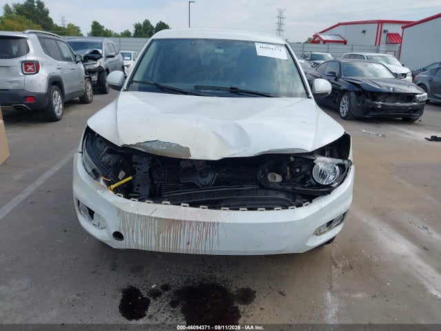 46094371 :رقم المزاد ، WVGAV3AX7EW555465 vin ، 2014 Volkswagen Tiguan S مزاد بيع