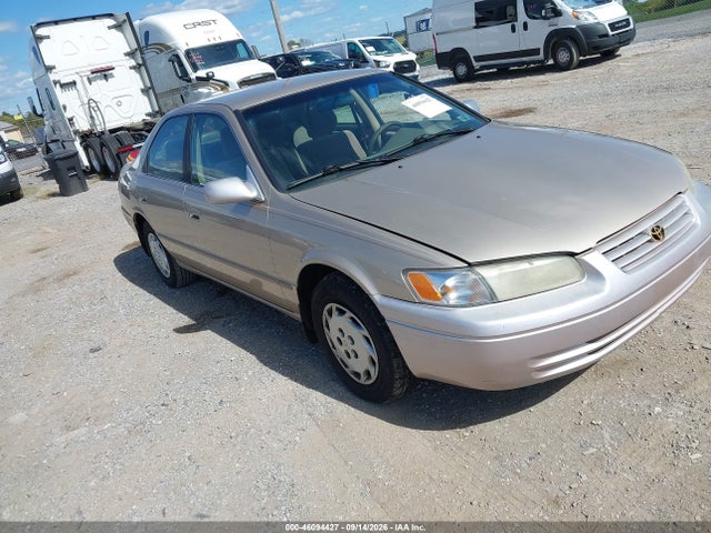 1998 Toyota Camry Le მანქანა იყიდება აუქციონზე, vin: JT2BG22K5W0137466, აუქციონის ნომერი: 46094427