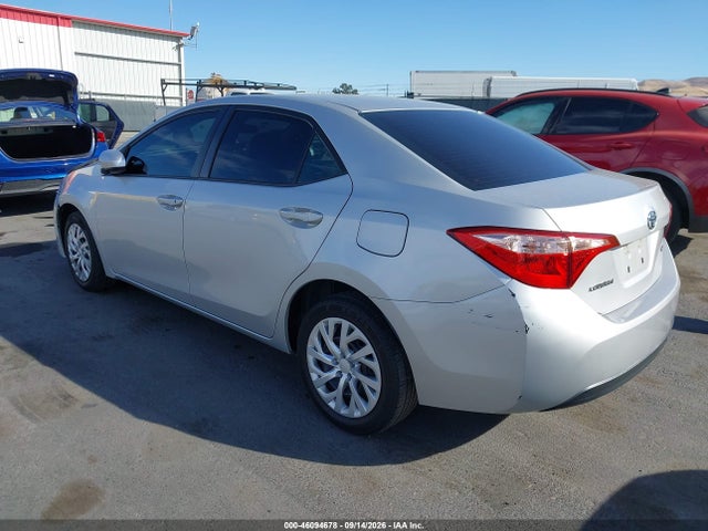 Toyota COROLLA LE 2018 5YFBURHE2JP803577 Image 3