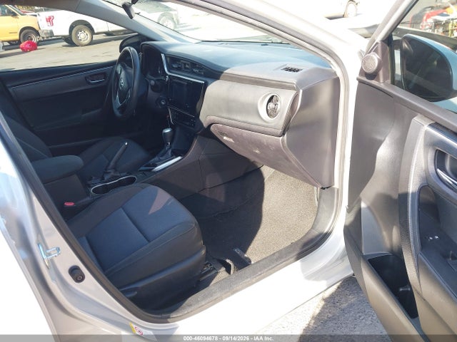 Toyota COROLLA LE 2018 5YFBURHE2JP803577 Image 5