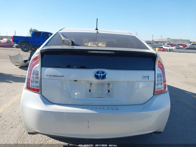 Toyota Prius Two 2015 JTDKN3DU7F0420100 Image 17