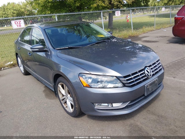 2015 Volkswagen Passat 1.8t Sel Premium მანქანა იყიდება აუქციონზე, vin: 1VWCT7A34FC056095, აუქციონის ნომერი: 46095193