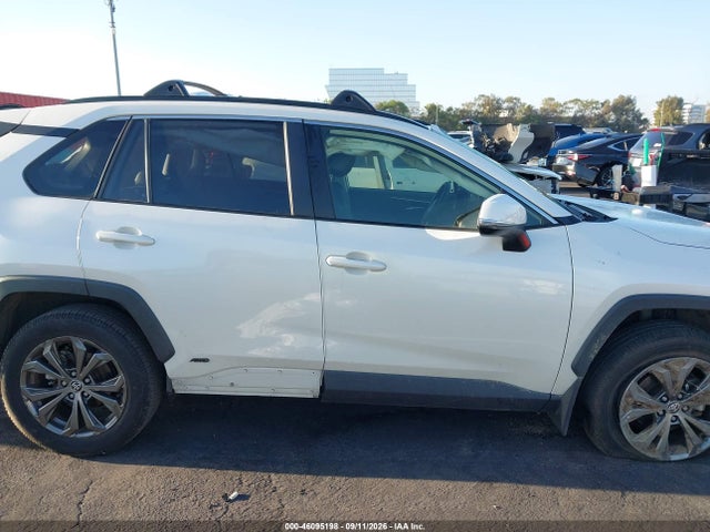 46095198 :رقم المزاد ، JTMB6RFV7ND533106 vin ، 2022 Toyota Rav4 Hybrid Xle Premium مزاد بيع