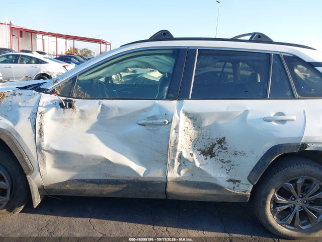 46095198 :رقم المزاد ، JTMB6RFV7ND533106 vin ، 2022 Toyota Rav4 Hybrid Xle Premium مزاد بيع