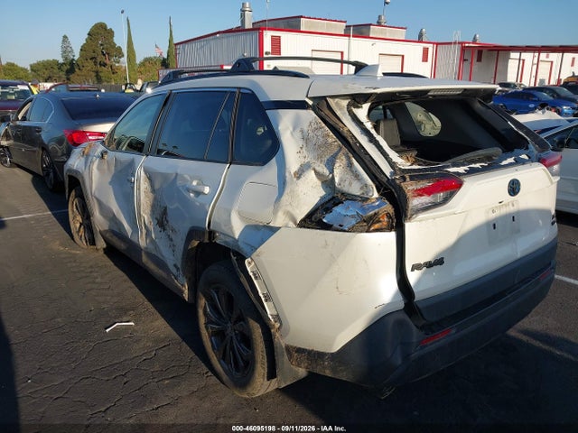46095198 :رقم المزاد ، JTMB6RFV7ND533106 vin ، 2022 Toyota Rav4 Hybrid Xle Premium مزاد بيع
