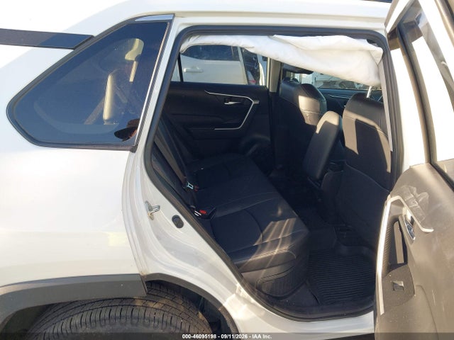 46095198 :رقم المزاد ، JTMB6RFV7ND533106 vin ، 2022 Toyota Rav4 Hybrid Xle Premium مزاد بيع