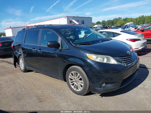 46095251 :رقم المزاد ، 5TDYK3DC7FS641753 vin ، 2015 Toyota Sienna Xle 8 Passenger مزاد بيع