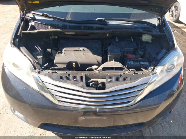 46095251 :رقم المزاد ، 5TDYK3DC7FS641753 vin ، 2015 Toyota Sienna Xle 8 Passenger مزاد بيع