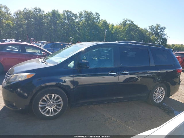46095251 :رقم المزاد ، 5TDYK3DC7FS641753 vin ، 2015 Toyota Sienna Xle 8 Passenger مزاد بيع