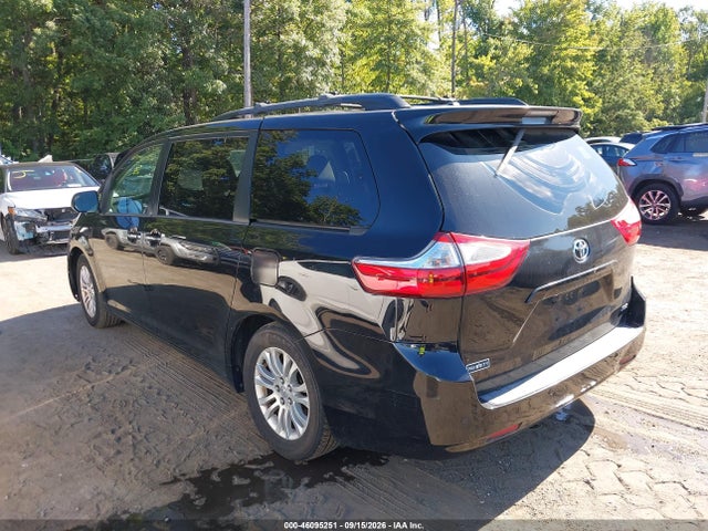 46095251 :رقم المزاد ، 5TDYK3DC7FS641753 vin ، 2015 Toyota Sienna Xle 8 Passenger مزاد بيع