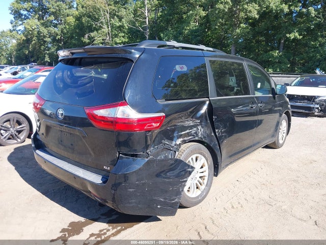 46095251 :رقم المزاد ، 5TDYK3DC7FS641753 vin ، 2015 Toyota Sienna Xle 8 Passenger مزاد بيع