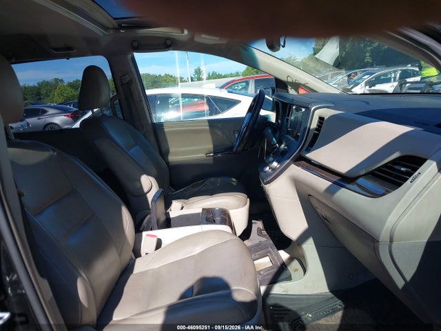 46095251 :رقم المزاد ، 5TDYK3DC7FS641753 vin ، 2015 Toyota Sienna Xle 8 Passenger مزاد بيع