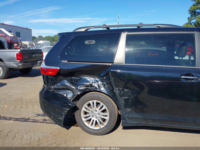 46095251 :رقم المزاد ، 5TDYK3DC7FS641753 vin ، 2015 Toyota Sienna Xle 8 Passenger مزاد بيع