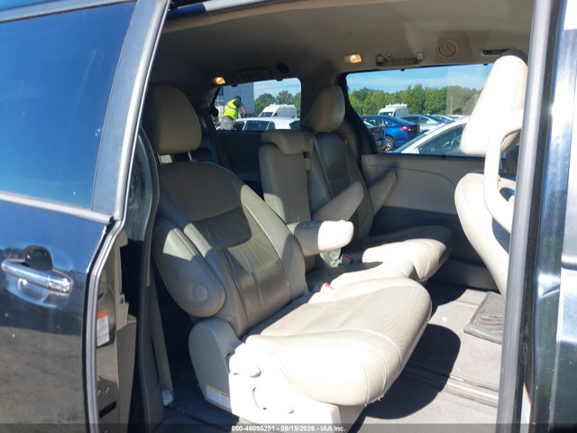 46095251 :رقم المزاد ، 5TDYK3DC7FS641753 vin ، 2015 Toyota Sienna Xle 8 Passenger مزاد بيع