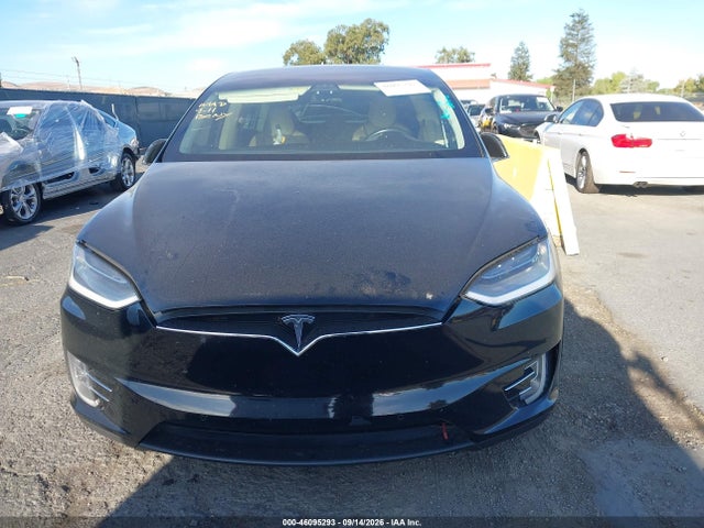 2017 Tesla Model X 100d/75d/90d მანქანა იყიდება აუქციონზე, vin: 5YJXCDE27HF049281, აუქციონის ნომერი: 46095293