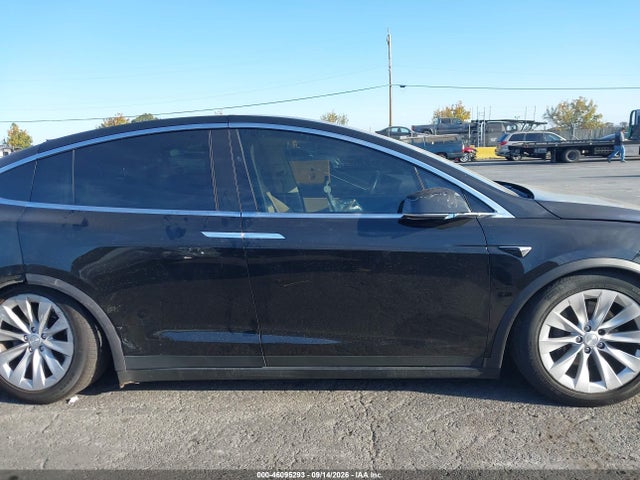 2017 Tesla Model X 100d/75d/90d მანქანა იყიდება აუქციონზე, vin: 5YJXCDE27HF049281, აუქციონის ნომერი: 46095293