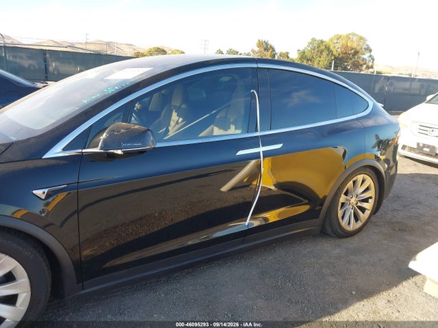 2017 Tesla Model X 100d/75d/90d მანქანა იყიდება აუქციონზე, vin: 5YJXCDE27HF049281, აუქციონის ნომერი: 46095293