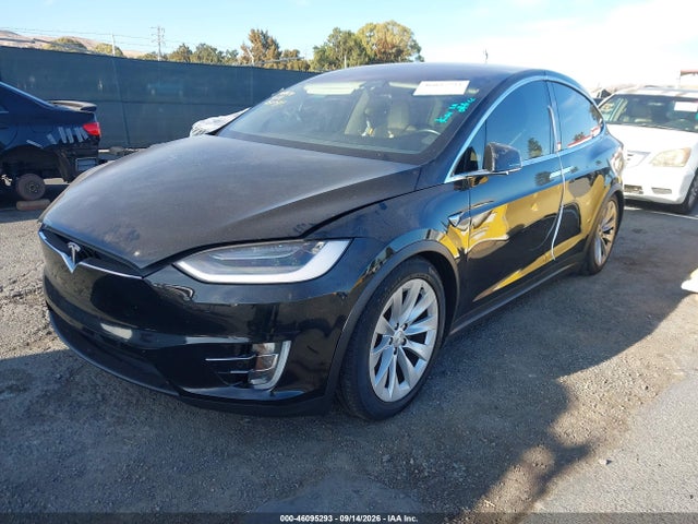 2017 Tesla Model X 100d/75d/90d მანქანა იყიდება აუქციონზე, vin: 5YJXCDE27HF049281, აუქციონის ნომერი: 46095293