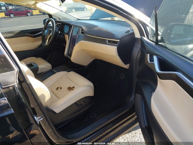2017 Tesla Model X 100d/75d/90d მანქანა იყიდება აუქციონზე, vin: 5YJXCDE27HF049281, აუქციონის ნომერი: 46095293