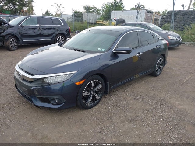 Honda Civic Touring 2017 2HGFC1F96HH637643 Image 2