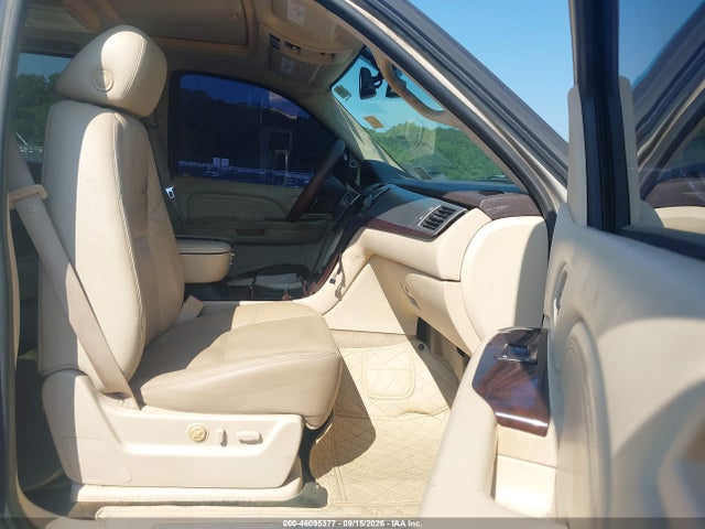 46095377 :رقم المزاد ، 1GYFK66838R171282 vin ، 2008 Cadillac Escalade Esv Standard مزاد بيع
