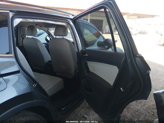 46095392 :رقم المزاد ، 3VV3B7AXXJM161421 vin ، 2018 Volkswagen Tiguan 2.0t Se/2.0t Sel مزاد بيع