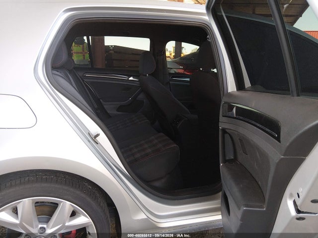 2015 Volkswagen Golf Gti 2.0t S 4-door მანქანა იყიდება აუქციონზე, vin: 3VW4T7AU2FM079810, აუქციონის ნომერი: 46095512