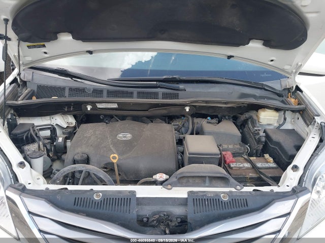 46095540 :رقم المزاد ، 5TDYZ3DC0HS827746 vin ، 2017 Toyota Sienna Xle 8 Passenger مزاد بيع