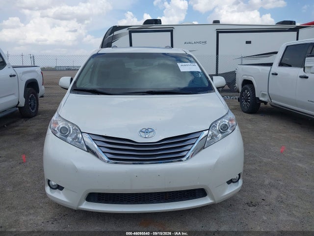 46095540 :رقم المزاد ، 5TDYZ3DC0HS827746 vin ، 2017 Toyota Sienna Xle 8 Passenger مزاد بيع