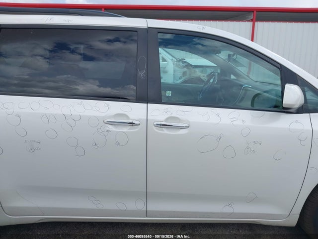 46095540 :رقم المزاد ، 5TDYZ3DC0HS827746 vin ، 2017 Toyota Sienna Xle 8 Passenger مزاد بيع