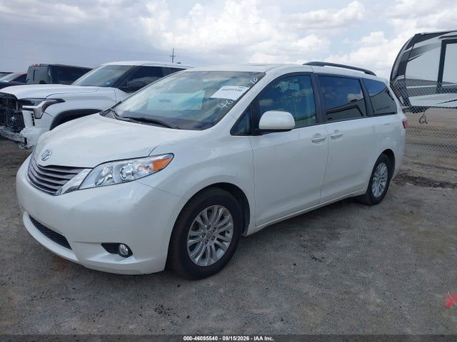 46095540 :رقم المزاد ، 5TDYZ3DC0HS827746 vin ، 2017 Toyota Sienna Xle 8 Passenger مزاد بيع