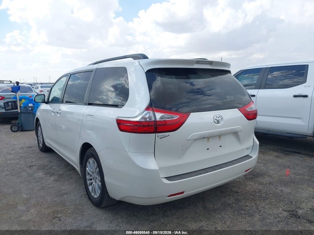 46095540 :رقم المزاد ، 5TDYZ3DC0HS827746 vin ، 2017 Toyota Sienna Xle 8 Passenger مزاد بيع