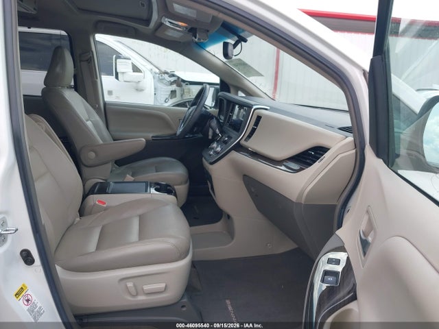 46095540 :رقم المزاد ، 5TDYZ3DC0HS827746 vin ، 2017 Toyota Sienna Xle 8 Passenger مزاد بيع