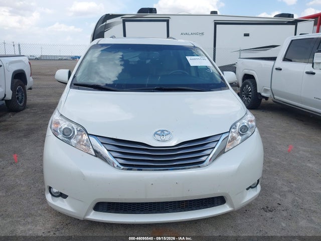 46095540 :رقم المزاد ، 5TDYZ3DC0HS827746 vin ، 2017 Toyota Sienna Xle 8 Passenger مزاد بيع