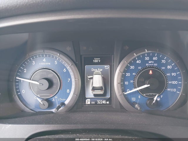 46095540 :رقم المزاد ، 5TDYZ3DC0HS827746 vin ، 2017 Toyota Sienna Xle 8 Passenger مزاد بيع