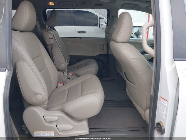 46095540 :رقم المزاد ، 5TDYZ3DC0HS827746 vin ، 2017 Toyota Sienna Xle 8 Passenger مزاد بيع