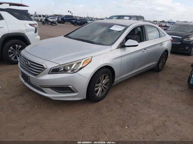 Hyundai SONATA SE 2017 5NPE24AF1HH552793 Image 2