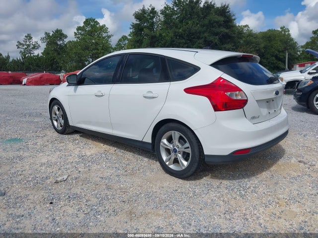 Ford FOCUS SE 2014 1FADP3K21EL132144 Image 3